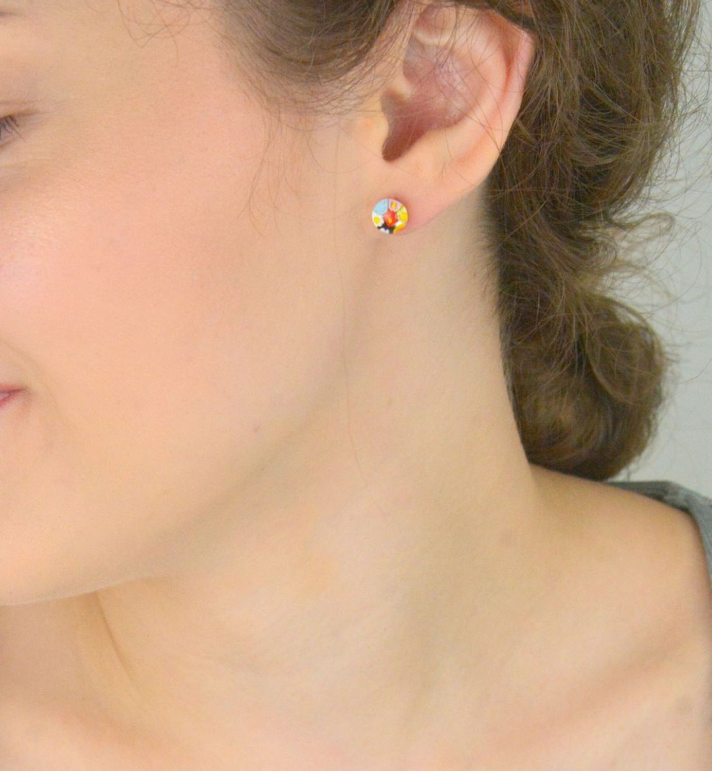 Kolczyki damskie srebrne 925 z oryginalnym szkłem Murano – model Murano 60. Ręcznie robione, lekkie (1,60 g), z zapięciem na sztyft. Subtelne i kolorowe – idealne na prezent!1.jpg